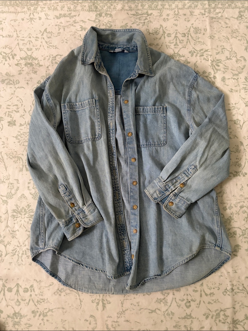 NWOT Old Navy Light Wash Denim Button-Up Boyfriend Shirt Jacket